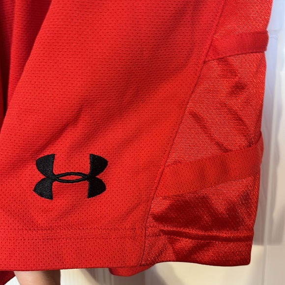 Under armour red loose basketball short size medium - Picture 6 of 6